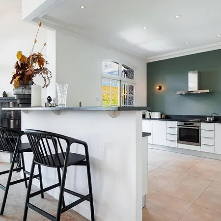 Magnificent Sea Views *